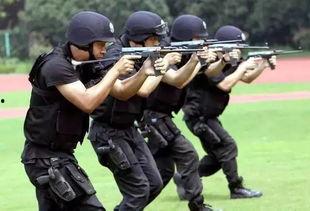 特警队员吃瓜视频,揭秘军营里的轻松时刻 特警队员吃瓜视频,揭秘军营里的轻松时刻