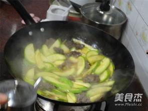 小瓜怎么炒炒着吃的视频,跟随视频轻松学会家常美味
