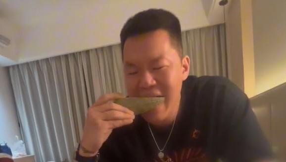 瓜怎么吃视频视频,视频教你轻松解锁多种吃瓜技巧 瓜怎么吃视频视频,视频教你轻松解锁多种吃瓜技巧