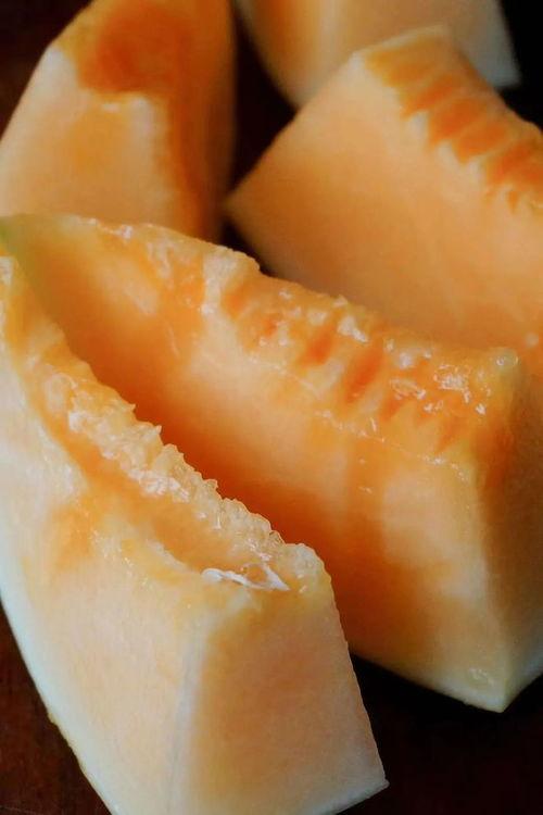 甘肃老人吃蜜瓜视频,甘肃老人甜蜜蜜瓜时光 甘肃老人吃蜜瓜视频,甘肃老人甜蜜蜜瓜时光